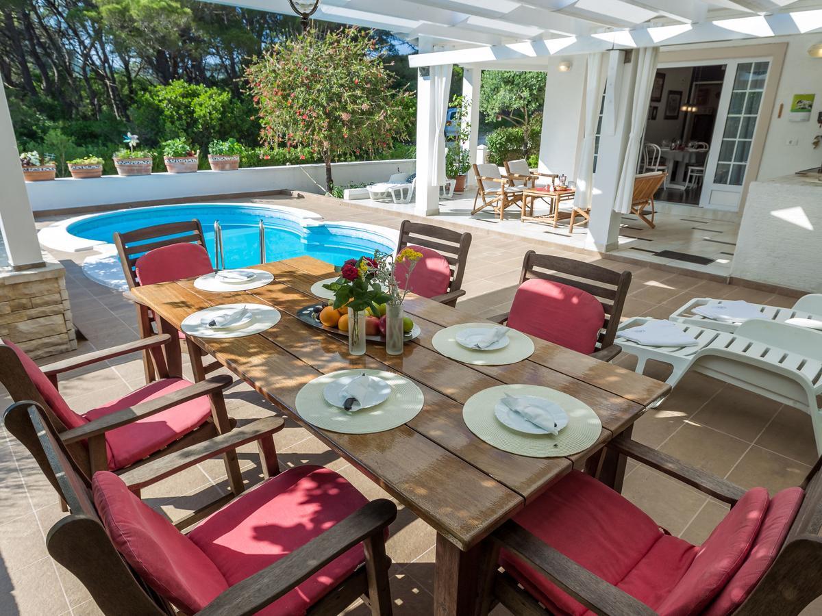 Spacious Holiday Home In Molat With Pool Brgulje Eksteriør billede
